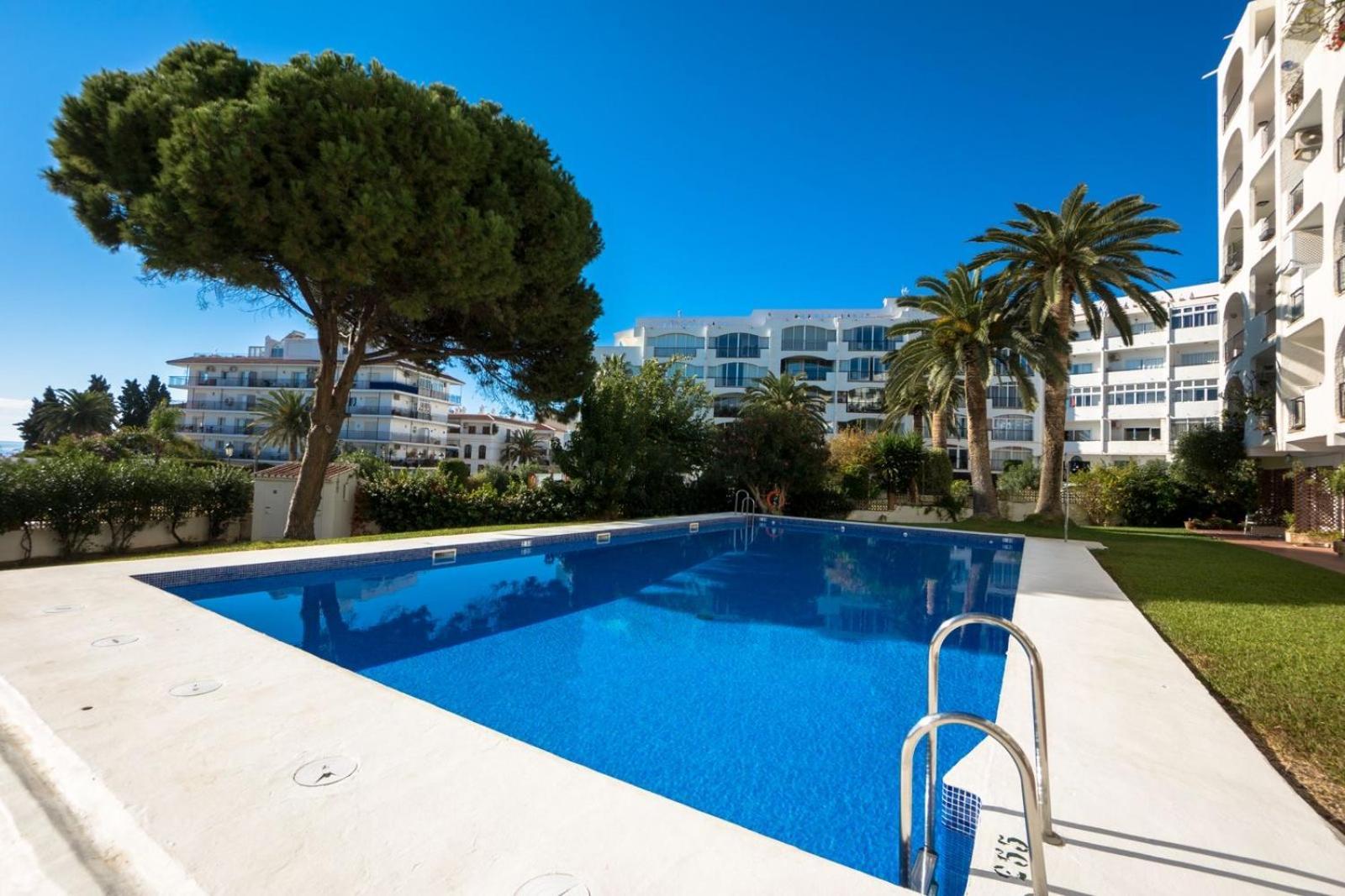 Modern Apartment Stunning Sea Views And Pool Nerja Buitenkant foto